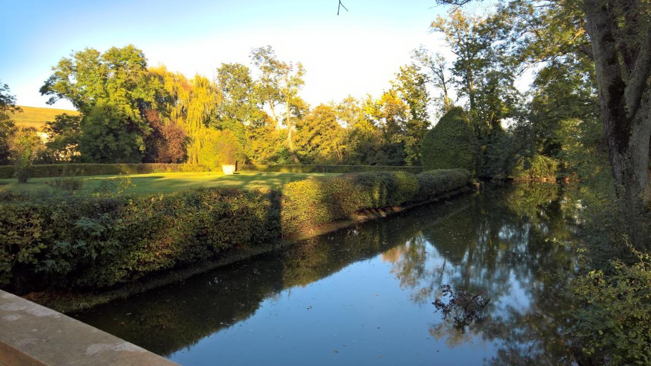 Chateau De La Venerie Denice ภายนอก รูปภาพ